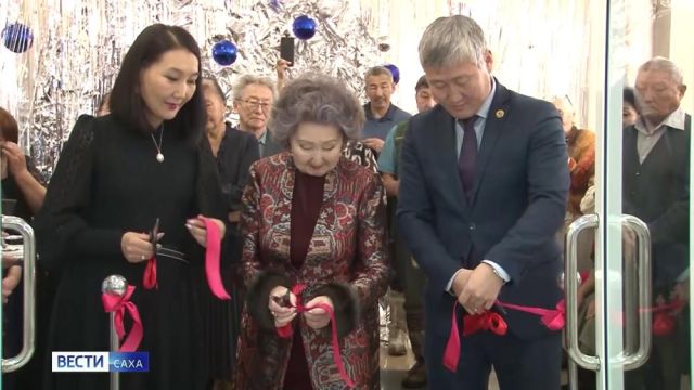 Уруһуйдьут-модельер Августина Филиппова үбүлүөйдээх айар киэһэтэ буолла