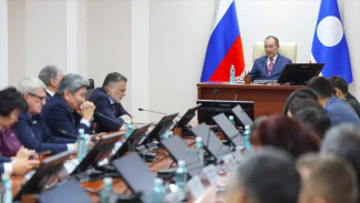 В преддверии сессии Госсобрания (Ил Тумэн) Глава Якутии встретился с представителями фракции партии "Единая Россия"