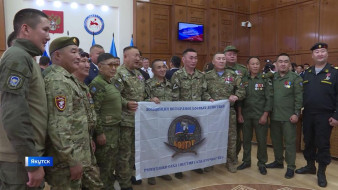 В Якутске чествовали членов экипажа легендарного танка "Алёша"
