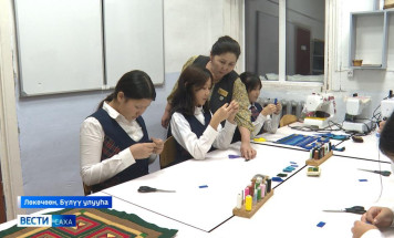 Лөкөчөөн уран тарбахатаах норуот маастара талаанын инники көлүөнэҕэ тириэрдэр