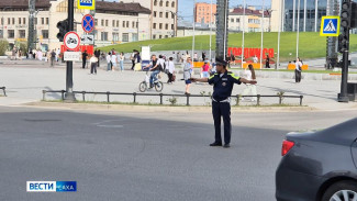 В Якутске на некоторых перекрёстках движение регулируют сотрудники ГИБДД