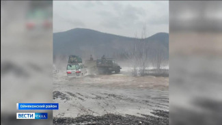 Временно закрыт проезд на участках дороги "Оймякон" из-за сильного паводка