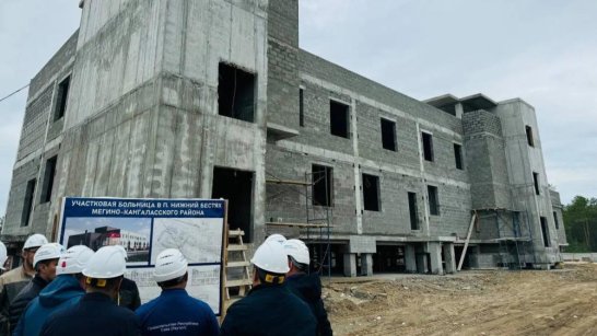 В Мегино-Кангаласском районе строят два объекта здравоохранения