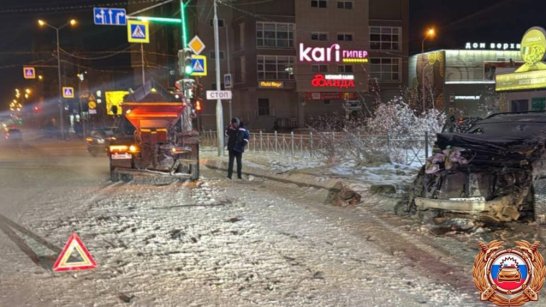 В Якутске произошло столкновение кроссовера с КамАЗом