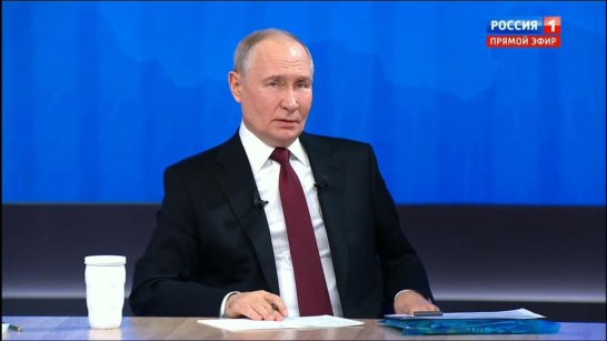 Владимир Путин: В России продолжит действовать программа семейной ипотеки под 6%.