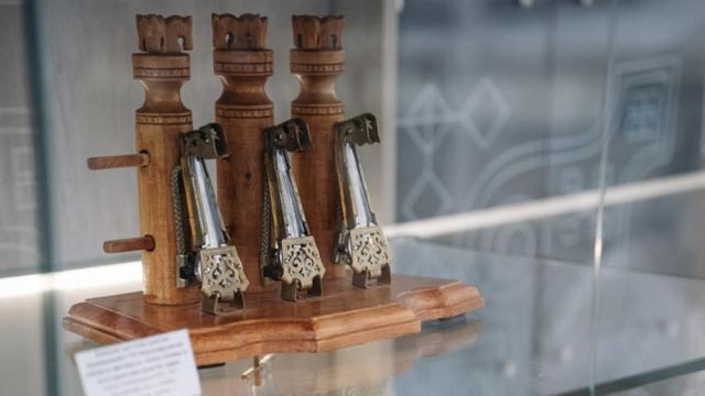 ВЭФ-2023: В павильоне Якутии работает выставка Музея и Центра хомуса народов мира