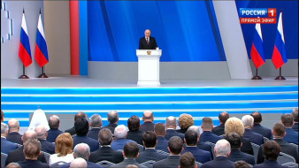 Владимир Путин поручил продлить программу льготной семейной ипотеки