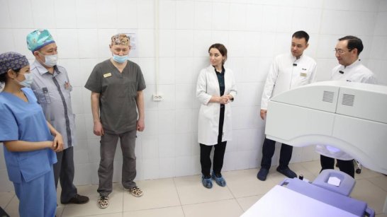 Глава Якутии посетил республиканскую офтальмологическую больницу с обновлённым оборудованием
