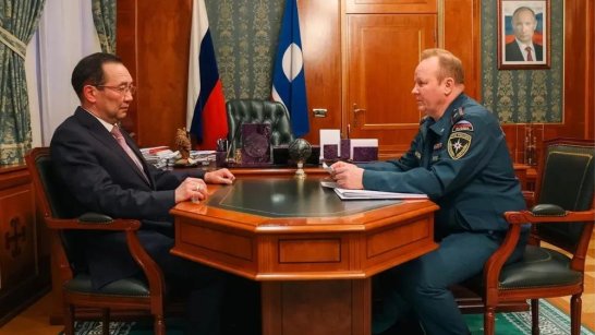 Айсен Николаев провел рабочую встречу с главой регионального управления МЧС Павлом Гариным