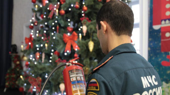 Жителей Якутска призывают соблюдать пожарную безопасность в новогодние праздники