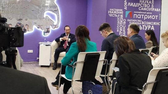 Айсен Николаев отметил важную роль якутских журналистов на пресс-конференции Президента РФ