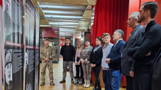В Луганске открылась выставка "Якутяне на фронтах войны"