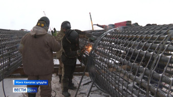 Өлүөнэ өрүс уҥа кытылыгар муоста тутуутун үлэтэ бара турар