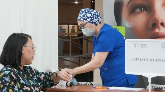 Специалисты Клиники СВФУ провели консультации на фестивале студенческих семей