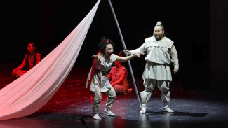 Театр Олонхо Якутии представил спектакль на сцене музыкально-драматического театра в Астане
