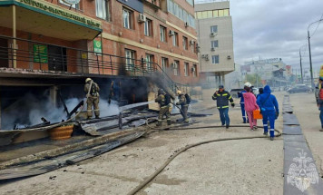 В Якутске огнеборцы локализовали пожар на улице Курашова