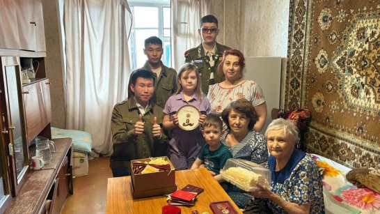 Бойцы студотрядов Якутии помогли ветеранам тыла в рамках акции "ДоброРСО"
