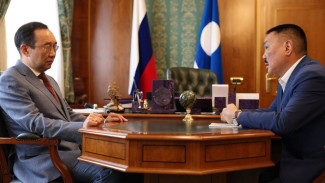 Глава Якутии провел рабочую встречу с руководителем Нюрбинского района
