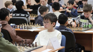 В Якутске проводится муниципальный этап всероссийских соревнований по шахматам "Белая ладья"
