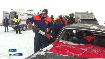 Всероссийские учения по отработке взаимодействия экстренных служб прошли на ледовой переправе Якутск-Нижний Бестях