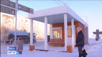 Вандалы крушат тёплые остановки в Якутске