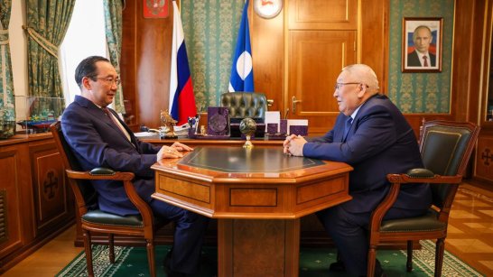 Глава Якутии Айсен Николаев провёл рабочую встречу с сенатором РФ Егором Борисовым