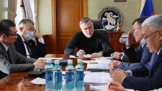 Кирилл Бычков провёл оперативное совещание о ходе северного завоза