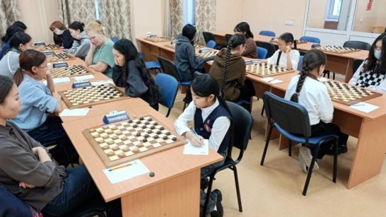 В Якутии проходит региональный Чемпионат по стоклеточным шашкам