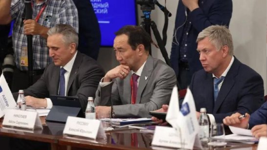 ПМЭФ-2025: Айсен Николаев принял участие во встрече глав Ассоциации инновационных регионов России