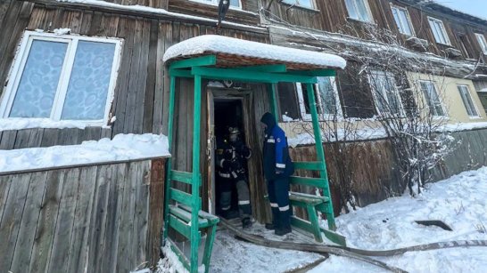 В Якутске при пожаре в многоквартирном доме погиб человек