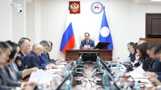 Глава Якутии провёл заседание Комиссии по противодействию коррупции