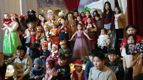 В Вилюйском районе организовали новогодний праздник для детей участников СВО