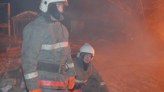 В Якутске на автозаправочной станции загорелся автомобиль