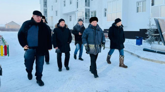 Дмитрий Садовников проверил ход строительства объектов в Хангаласском районе
