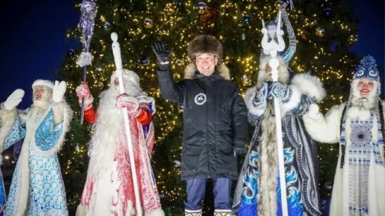 В Якутии зажглись огни первой новогодней ёлки страны