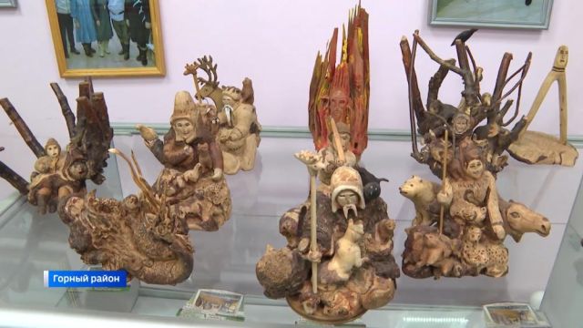Создать сказочный мир собственными руками. В Горном районе открылась выставка народного мастера