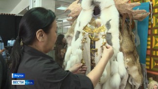 Уникальные изделия и новые технологии. В Якутске проходит выставка ко Дню народного мастера