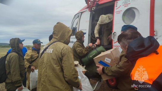 В Момский район вылетели пожарные МЧС России для защиты населенного пункта