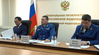 Заместитель Генерального прокурора РФ Дмитрий Демешин провел личный прием граждан в Нижнем Бестяхе