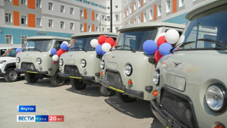 Районные больницы Якутии получили 17 новых автомобилей