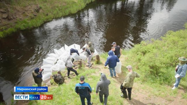 Около 800 тысяч мальков пеляди выпустили в Вилюйское водохранилище в Якутии экологи АО "РНГ"