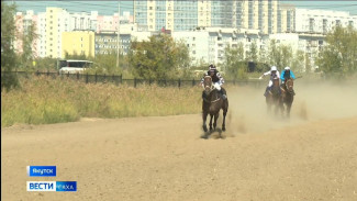 В Якутске проходят масштабные конные скачки в честь 90-летнего юбилея ипподрома АГАТУ