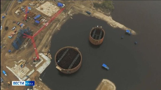 На стройплощадках Ленского моста началась активная фаза летнего сезона