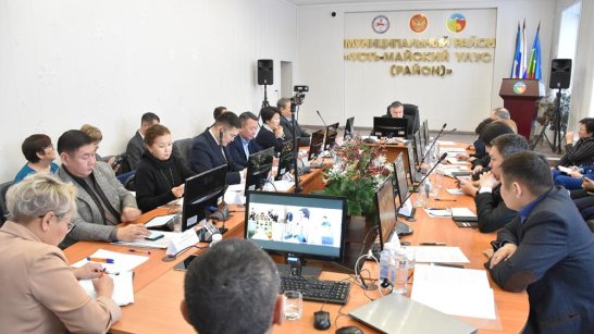 В Усть-Майском улусе обсудили вопросы социально-экономического развития района