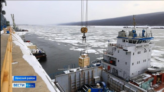 В Ленск прибыло последнее в этом сезоне судно "АЛРОСА-Лена"