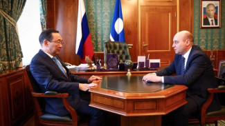 Айсен Николаев провёл рабочую встречу с главой Мирнинского района