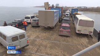 Более 10 паромов будут курсировать между Якутском и Нижним Бестяхом