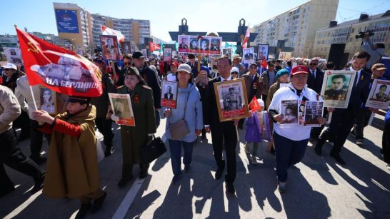 В Якутске более 50 тысяч человек приняли участие в акции "Бессмертный полк"