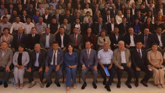 Глава Якутии принял участие в Республиканском форуме муниципальных депутатов