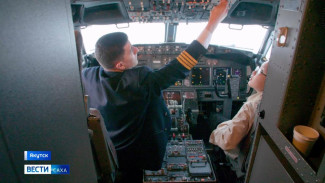 "Ёлка добра". Якутские пилоты помогли 13-летнему мальчику почувствовать себя пилотом